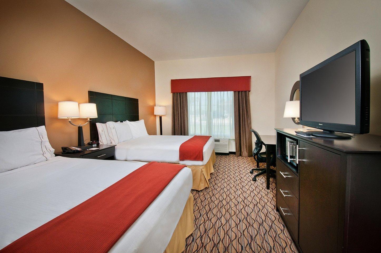 Holiday Inn Express Hotel And Suites Pearsall By Ihg Exterior photo