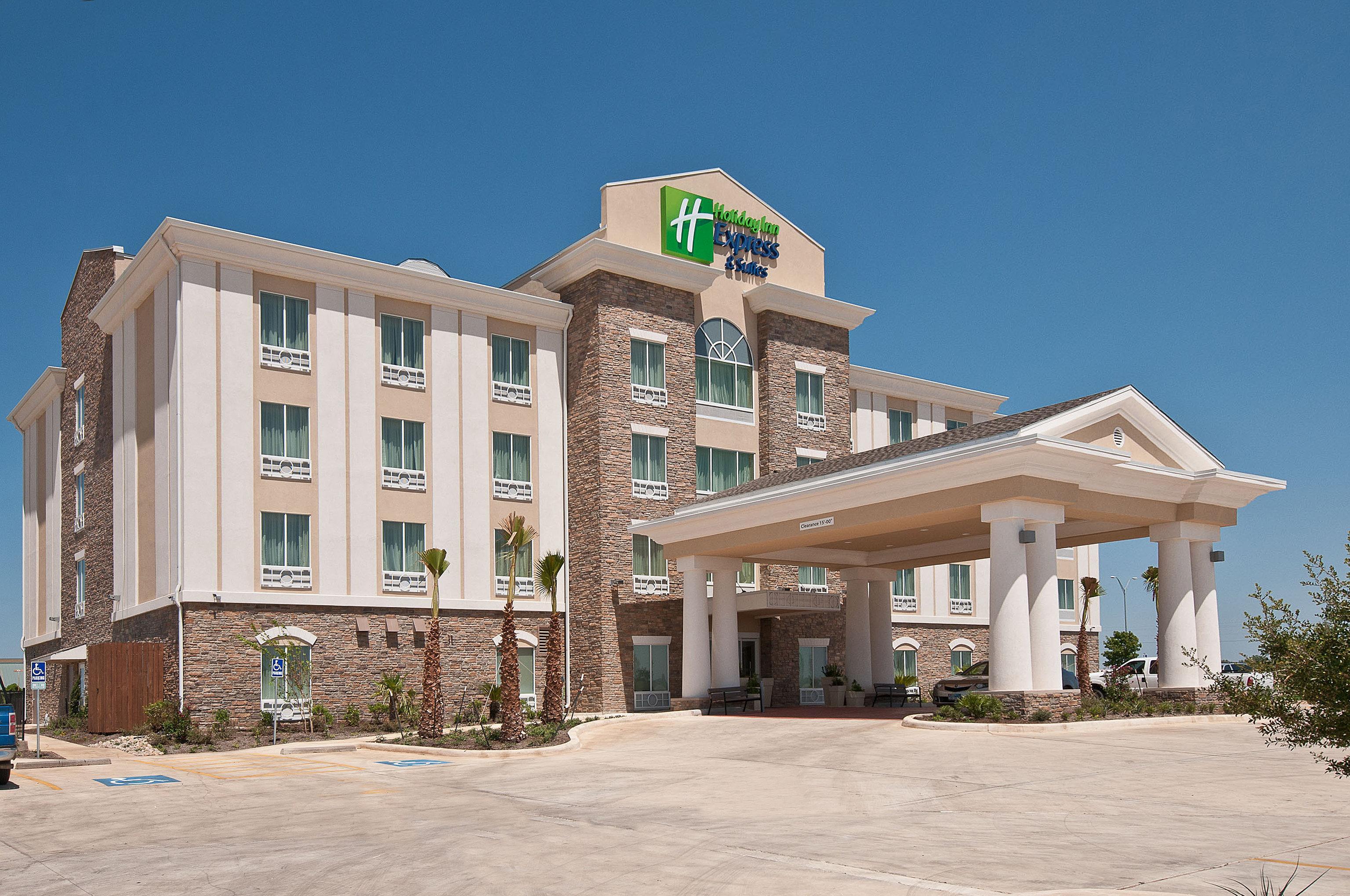 Holiday Inn Express Hotel And Suites Pearsall By Ihg Exterior photo